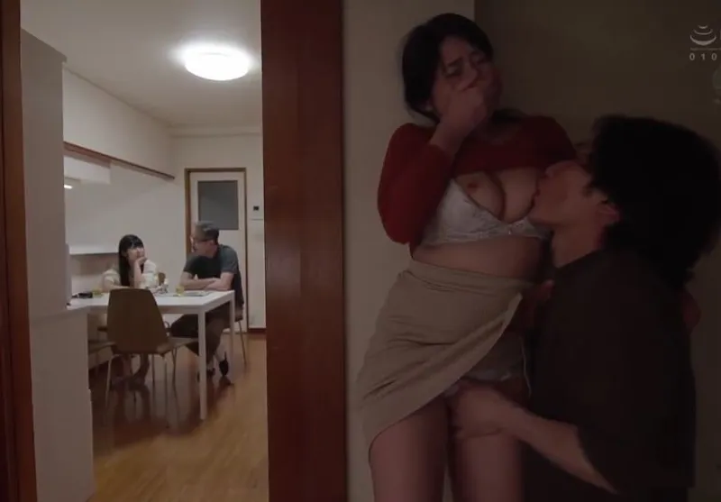 Má trộm nhìn cô vợ chồng yêu trân châu đụ nào ngờ con rể nhìn thấy