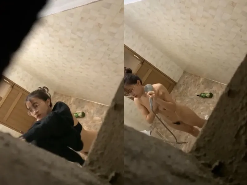 Quay lén gấu vú to tắm, khe bướm chảy nước ròng ròng